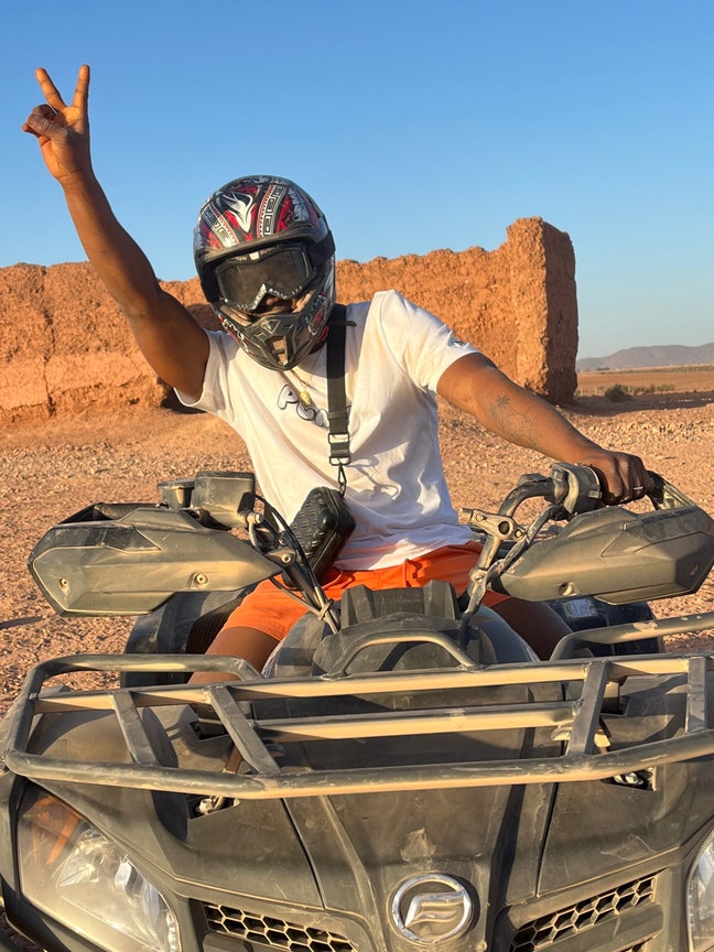 I am a professional male aged 29. I am lookin... Main Photo