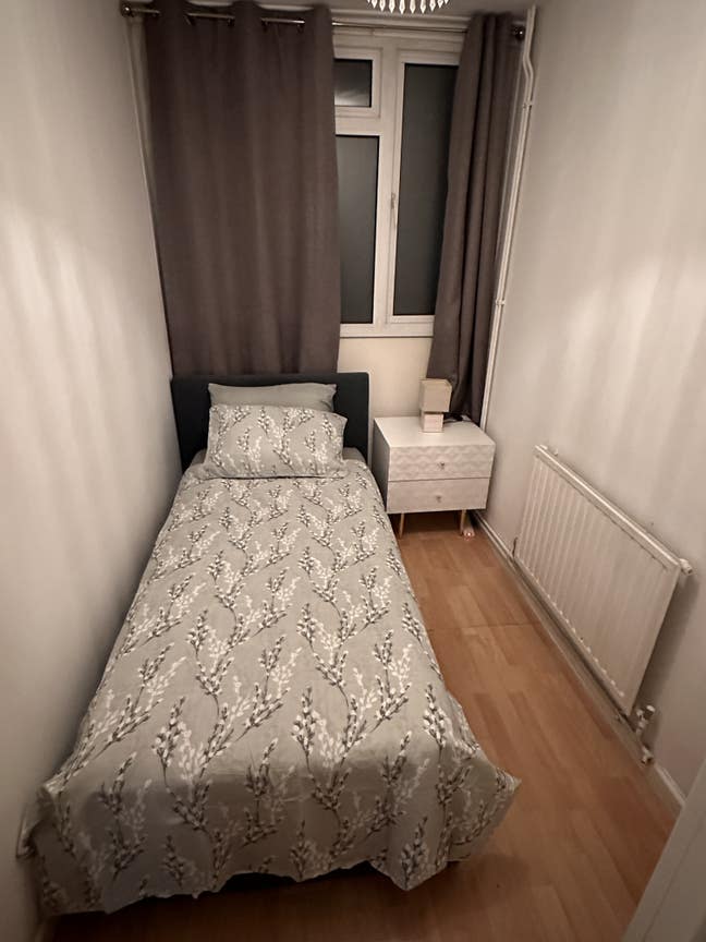 Small single room to rent on the Olk Kent Road Main Photo