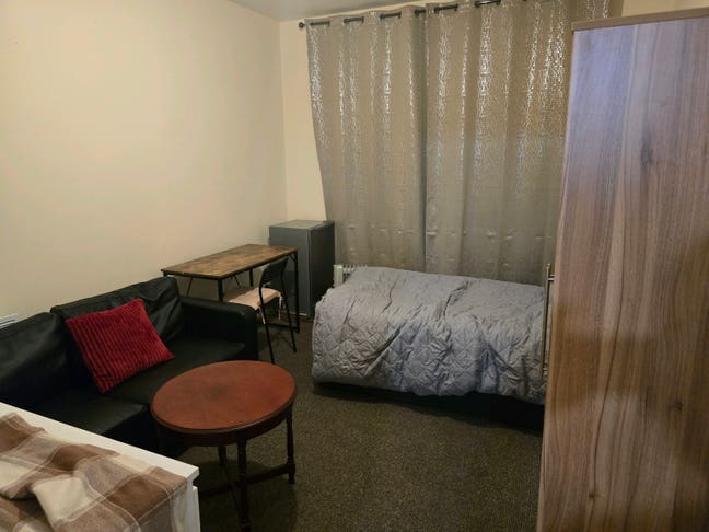 Nice and comfortable furnished bedroom Main Photo