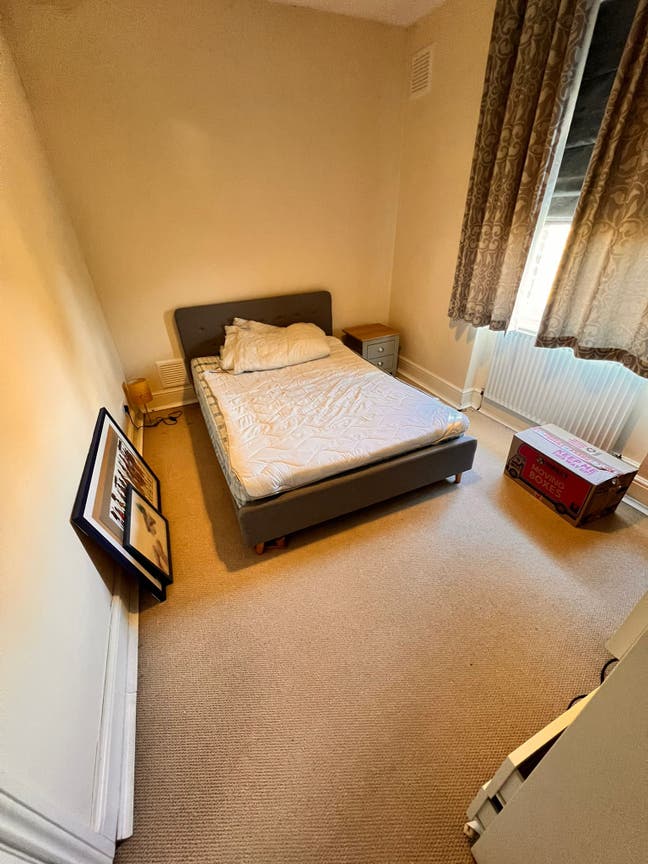 1 x Double Bed with Bills Included Main Photo