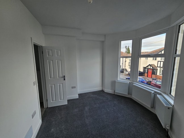 Double en-suite room in refurbished house Main Photo