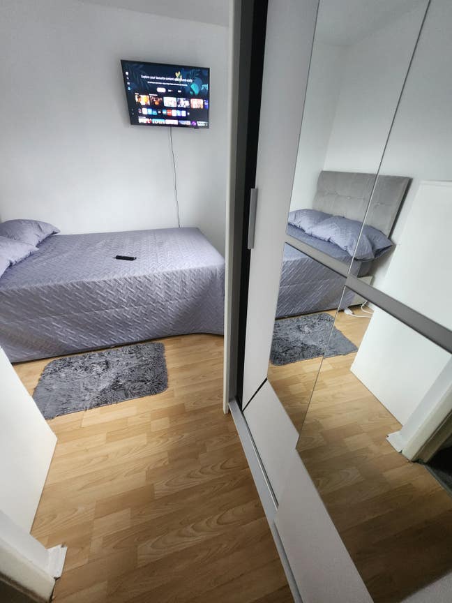 Bright & Cosy Double Room with TV - All bills incl Main Photo