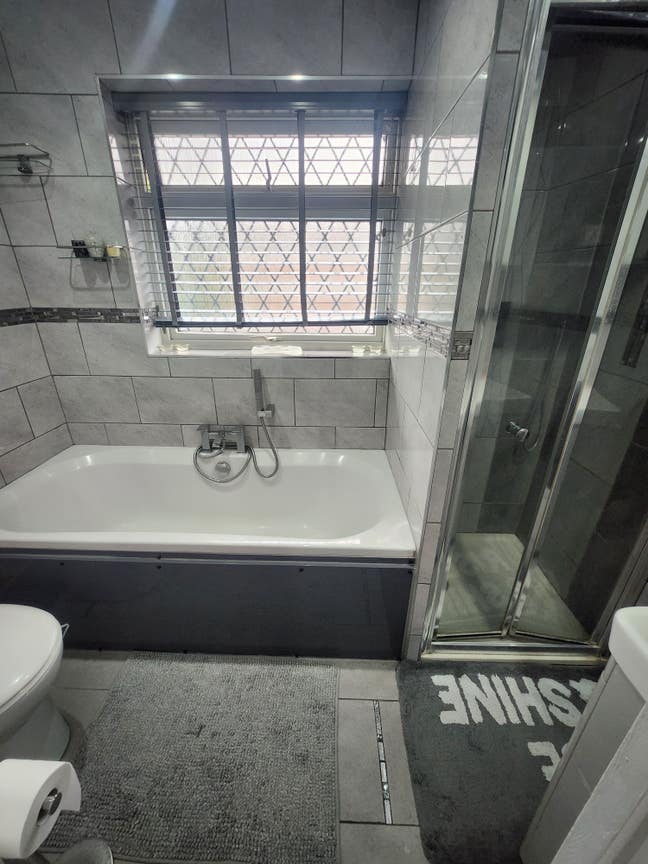 Small Double Room, Plaistow E13, &pound;800 pm inc bill Main Photo