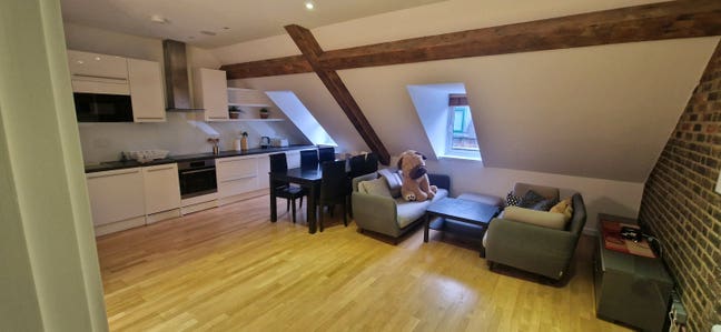 Ensuite room 4 mins walk from London Bridge Main Photo