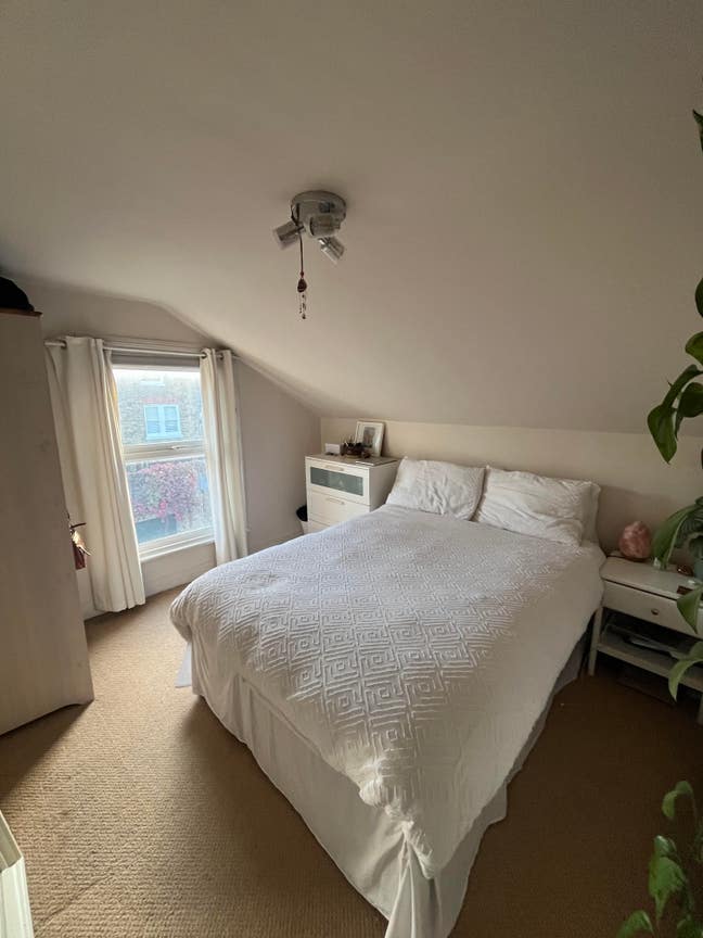One large double bedroom in Clapham Junction Main Photo
