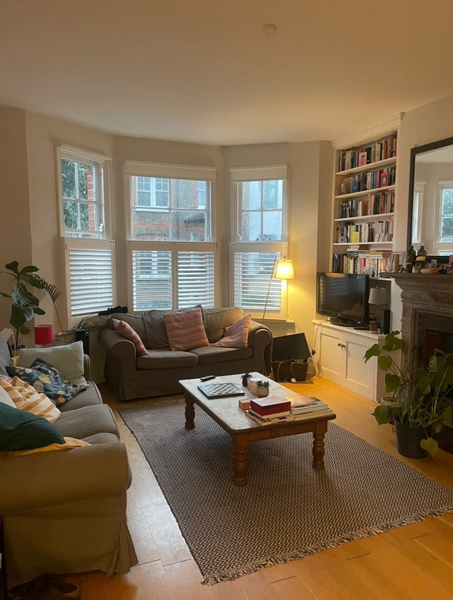 Large flat in Clapham North  Main Photo