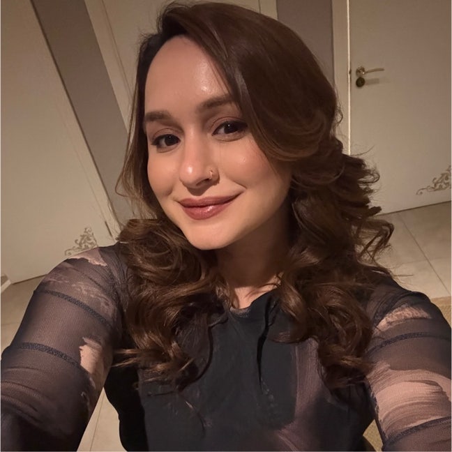 I am a professional female aged 31. I am look... Main Photo