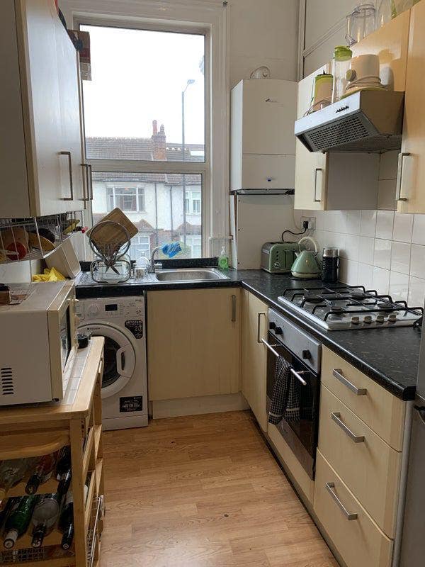 Large double room available in friendly cosy flat Main Photo