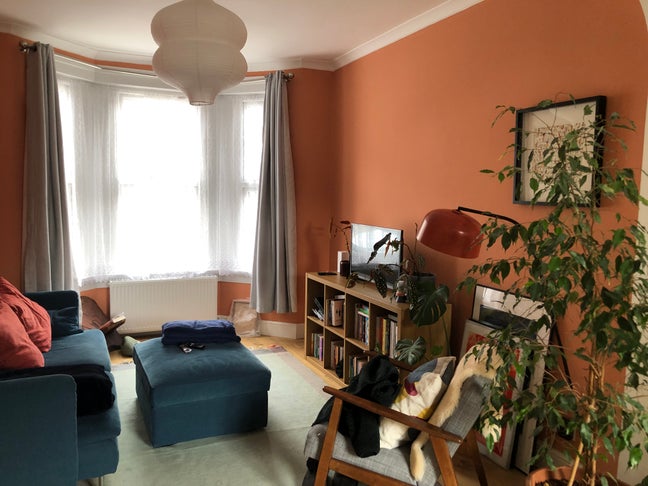 Large loft room with en suite in Tottenham Main Photo