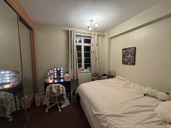 Bright, Spacious Well Located Room 🏠  Main Photo