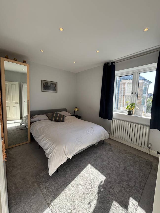 Double Bed in Kensal Green Main Photo