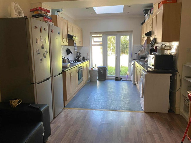 1 double bedroom available near White City Main Photo
