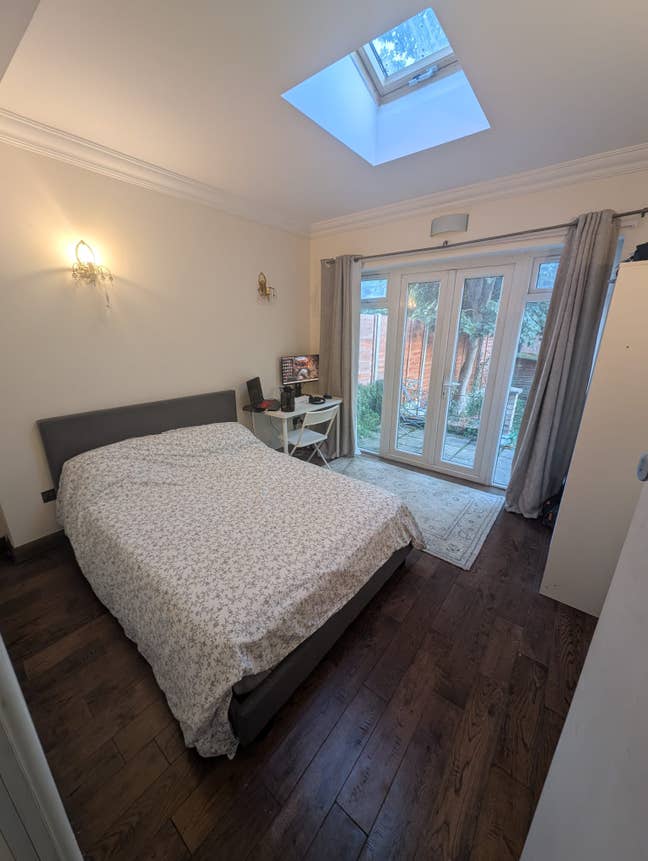 Bright Double Room with Garden Access in Spacious  Main Photo
