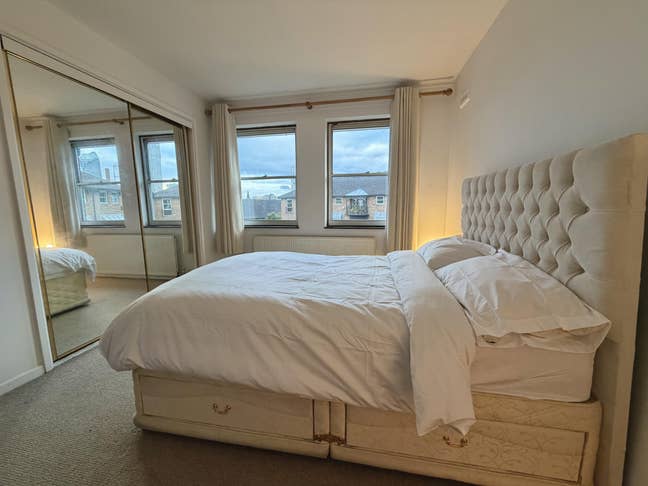 Large south facing double room in river view flat Main Photo