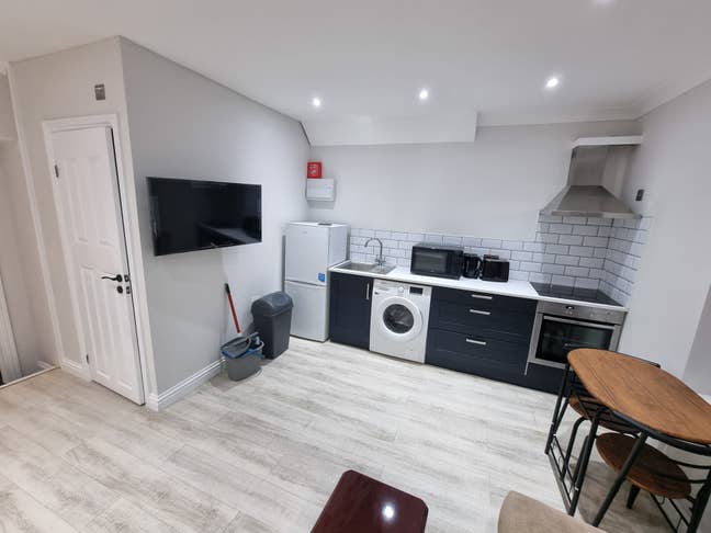 Bills Inc 1 Bed Flat Available Family Welcome  Main Photo