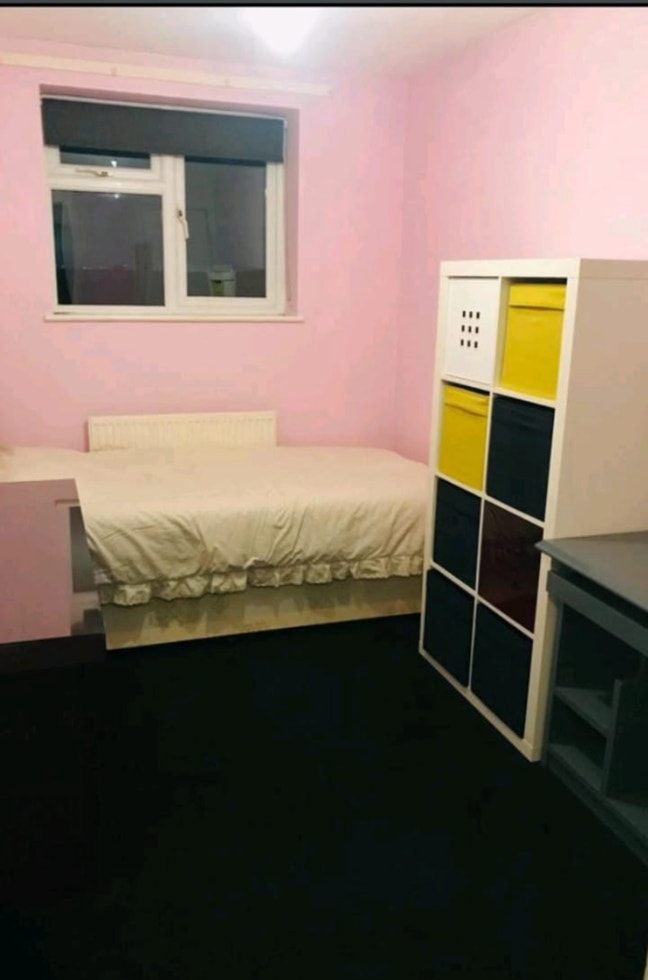 Single bed for female only Main Photo