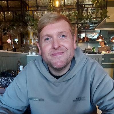 Hello everyone!  My name is Luke. I don't smo... Main Photo