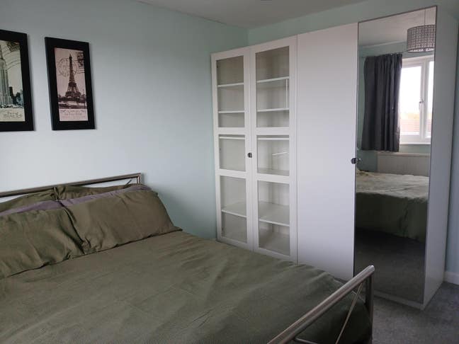 Monday - Friday, double Room With Bathroom Main Photo