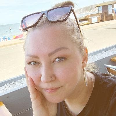 Professional Female seeks a single or double room Main Photo