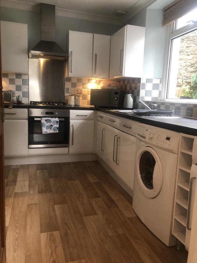 Professional flat sharer required  Main Photo