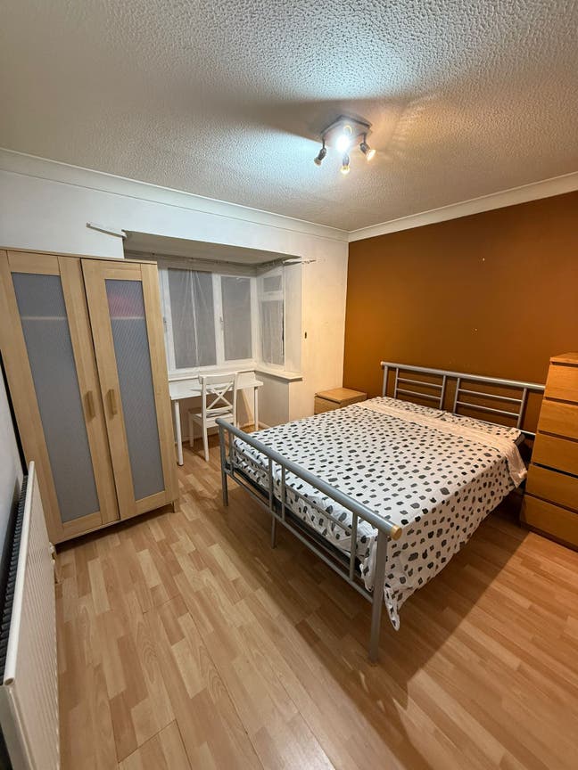 Double Room Available NOW Main Photo