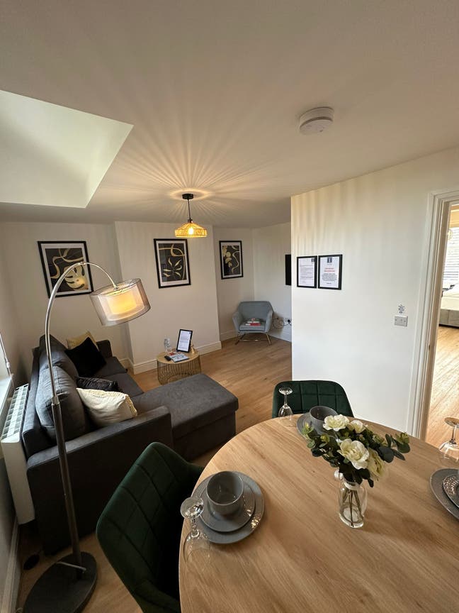 2 Bed Modern Fully Furnished Flat on Mill Road  Main Photo