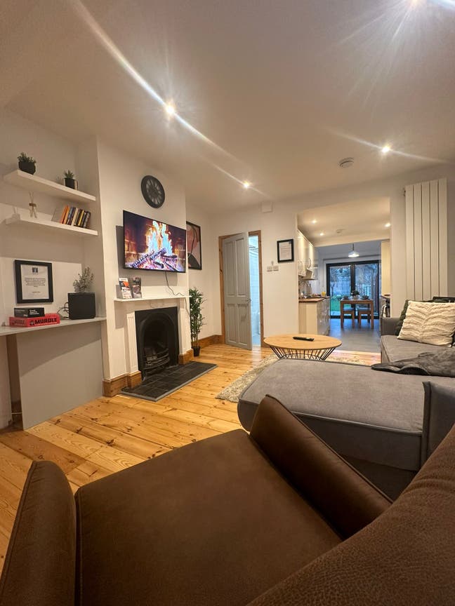 Modern 3-Bedroom Terraced House in Cambridge  Main Photo