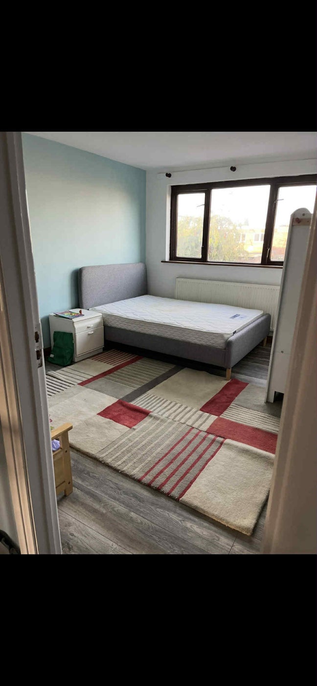 Beautiful double room for rent in Quite area Main Photo