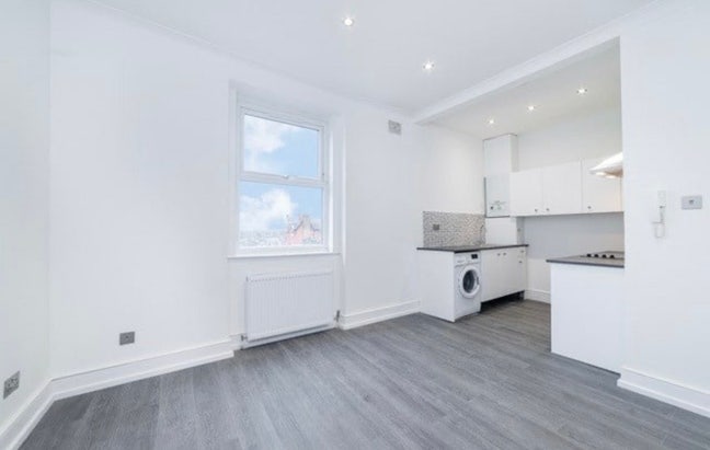 2 Bed Flat, Kilburn High Road, NW6 Main Photo