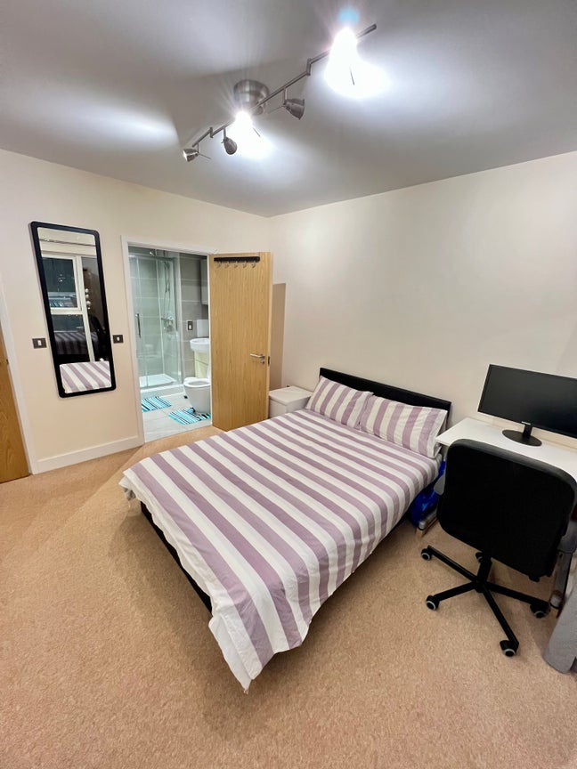 👀 NEW Lovely Double Ensuite by Bromley by Bow Main Photo