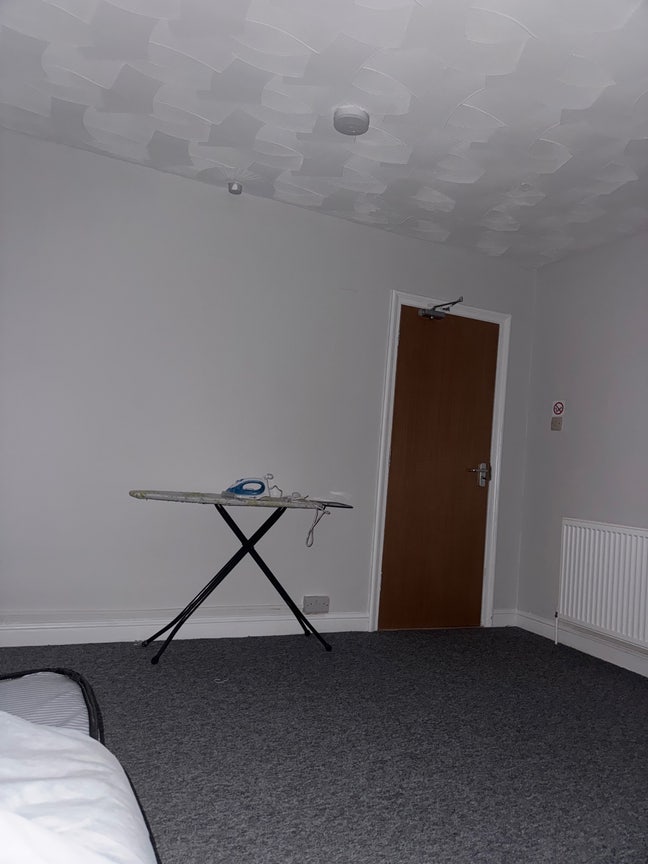 Any one can contact for shared room Main Photo