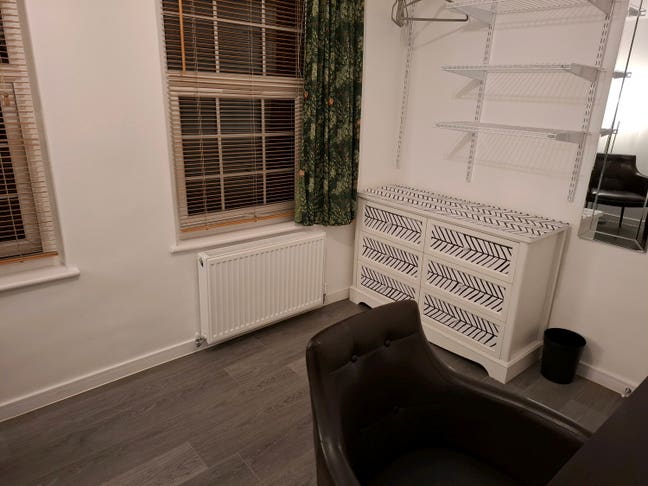 Single room available  Main Photo