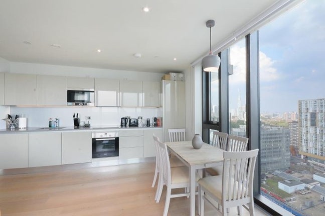 Bright room for sublet in elephant& castle Main Photo