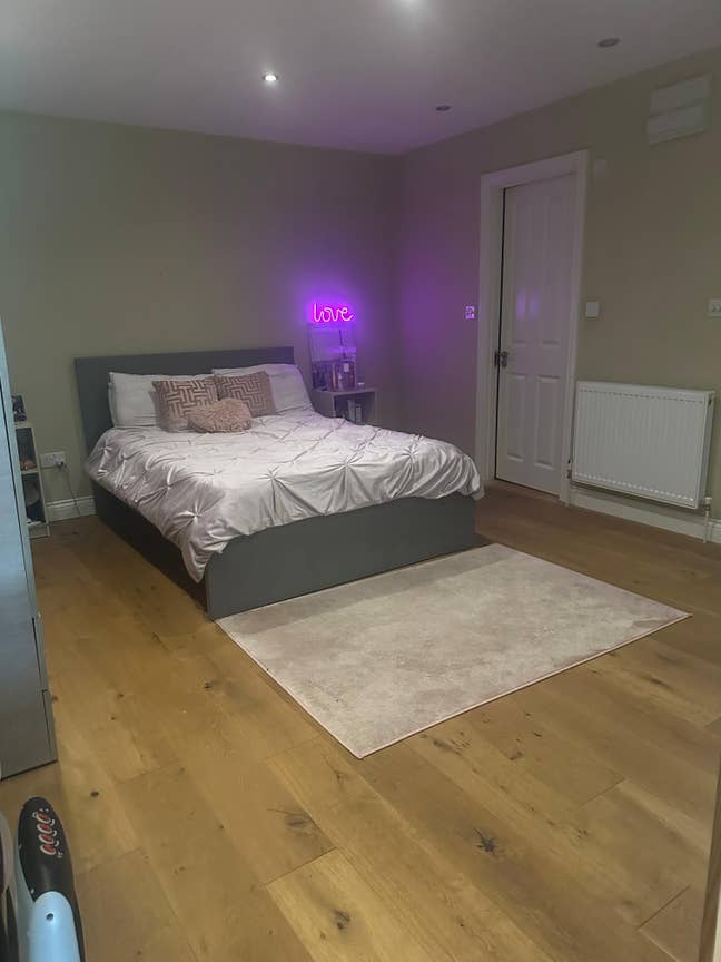 Large en-suite room close to central London Main Photo