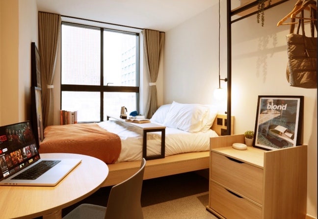 City Center Room Available for One Month  Main Photo