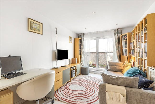 Top floor modern flat with balcony one bedroom Main Photo