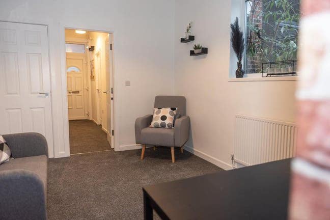 🏡 Modern, Stylish Rooms – Lime Street, ST4 Main Photo
