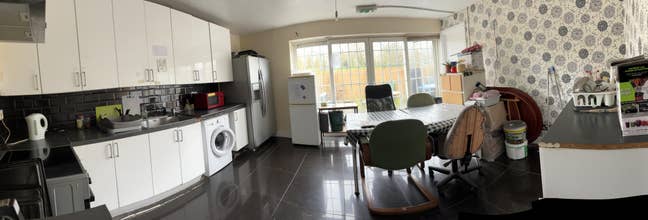 Double Room Ensuite in CMK MK9 for non-smoker  Main Photo