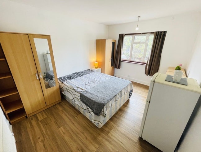🛏️ Double Room to Let in - Neasden  Main Photo