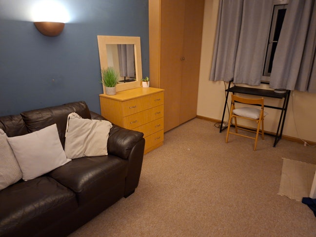 Luxury Room to Rent,  Ensuite,  off-Road Parking Main Photo