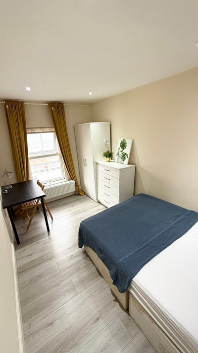 Cheap Double, Fantastic Location, Kilburn, Zone 2 Main Photo