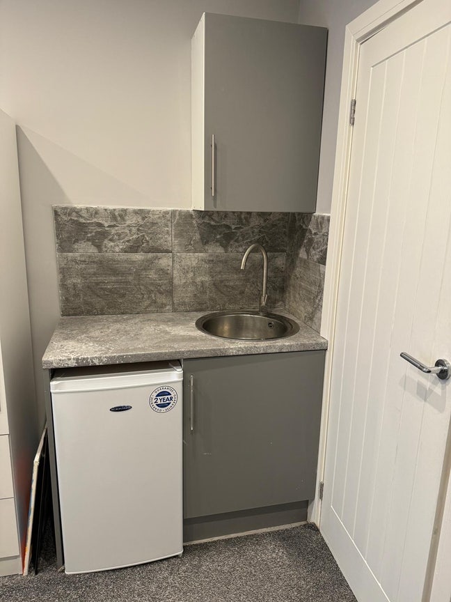 An en-suite studio available  Main Photo