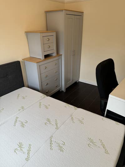2 double rooms available (with parking space) Main Photo