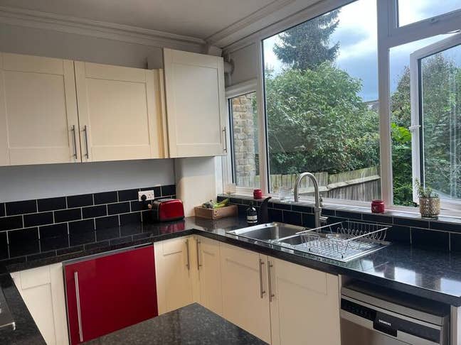 Large Double | All Bills Inc 5min walk to station Main Photo