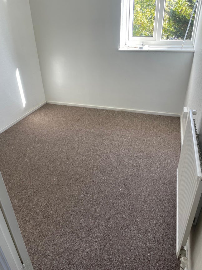 Spacious 3-Bedroom Flat for Rent in a Comfortable  Main Photo