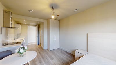 Refurbished Studio apartment available! Main Photo