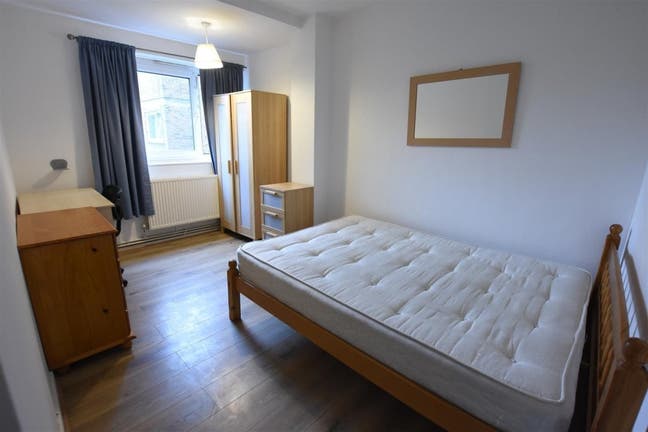  Lovely flat near Barons Court station Main Photo
