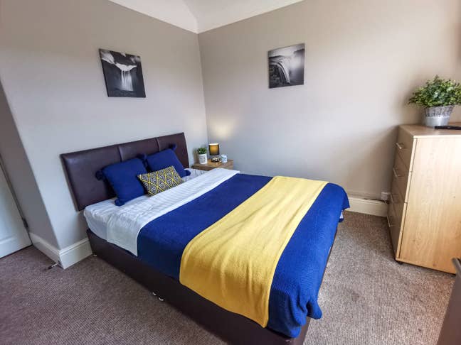 Quiet Double Room/TV/Garden/15 Min Walk to Train Main Photo