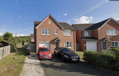 Double Room in Large 5 Bedroom House.  Main Photo