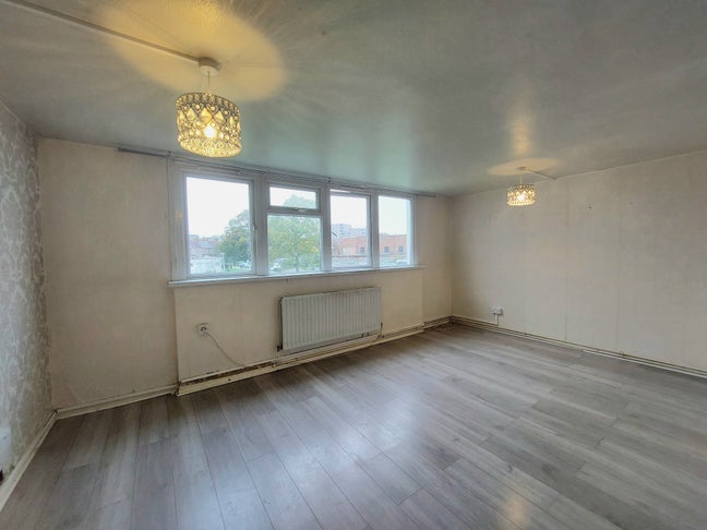 3-Bed Flat, Colindale, ideal for sharers - £1,200  Main Photo